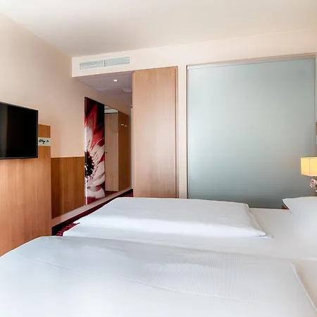 Hotel Welcome Center 4*