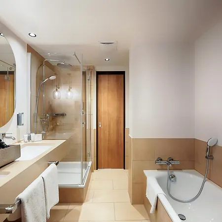 Hotel Welcome Center 4*