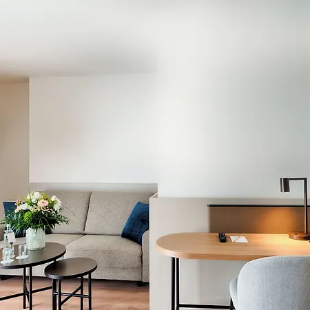 Hotel Welcome Center 4*