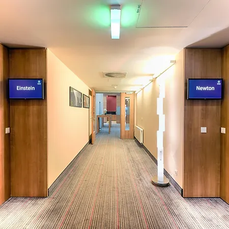 Hotel Welcome Center 4*