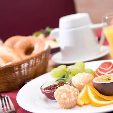 Hotel Welcome Center 4*