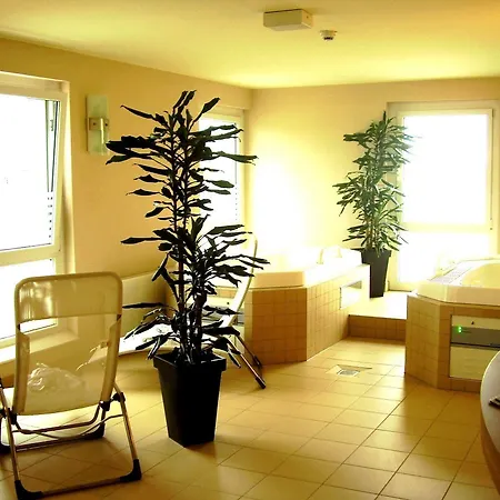 Welcome Center Hotell 4*