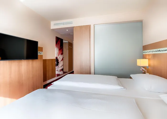 Hotel Welcome Center 4*