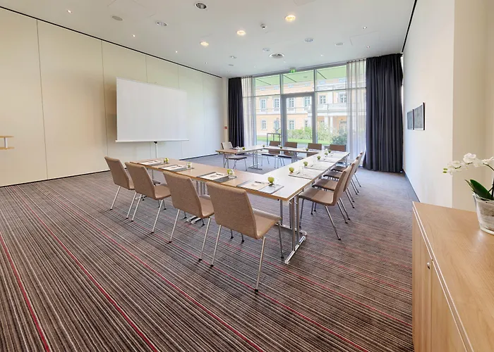 Отель Welcome Center 4*