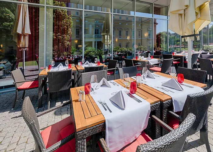 Отель Welcome Center 4*