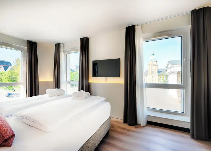 Hotel Welcome Center 4*