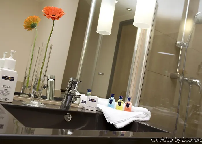 Hotel Welcome Center 4*