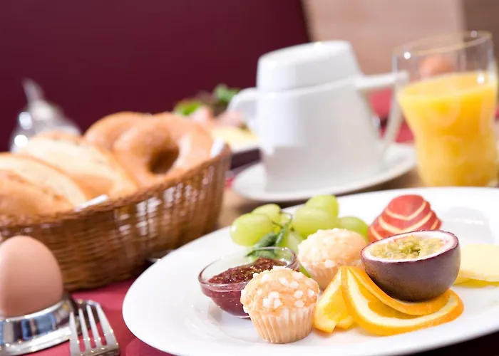 Отель Welcome Center 4*